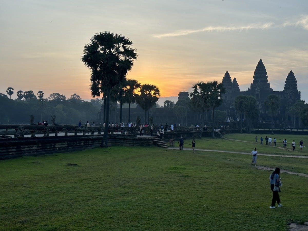 Vista di Angkor Wat in Cambogia, al momento dell alba