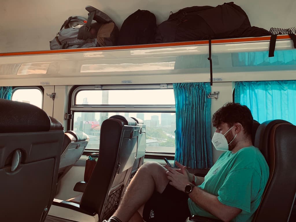 missing image Train to Chiang Mai