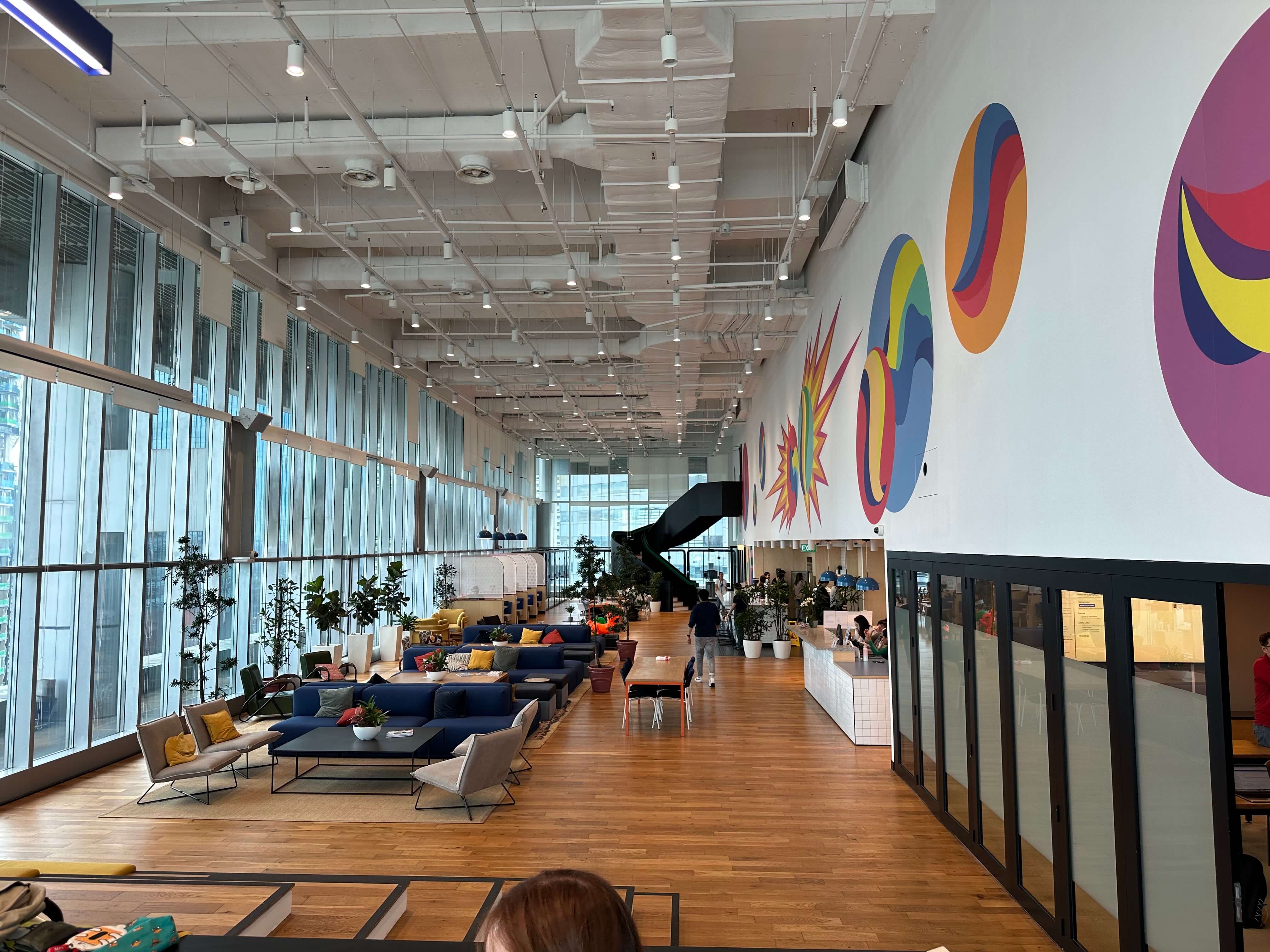 missing image Vista di un piano del coworking all'interno di Suntec City a Singapore